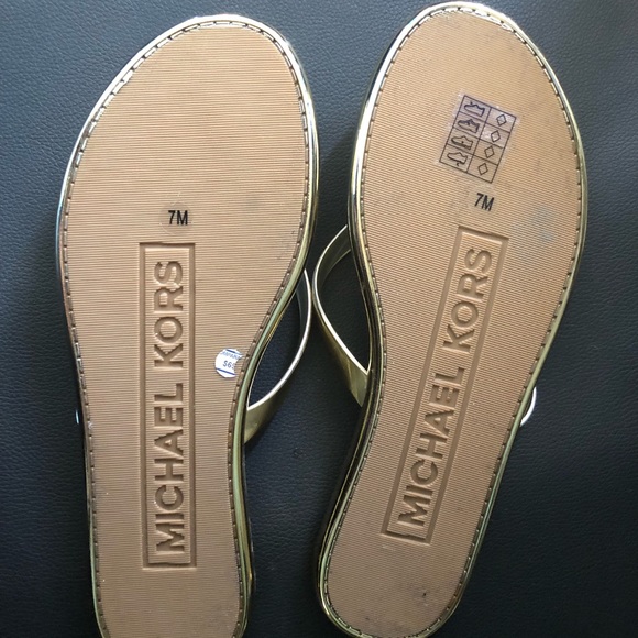 Michael Kors Gold Emory Flip Flops 7 M - Picture 3 of 3